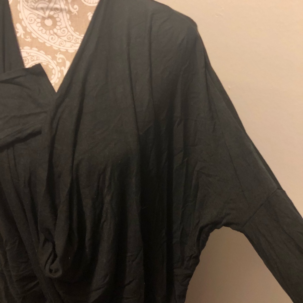EUC Hi-Lo Twist PopoverTop - Picture 3 of 12